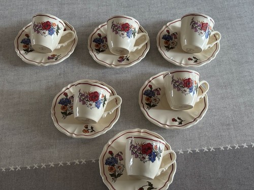 Lot petites tasses à - 6,