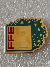 pin's FFE Fédération Française d'Echecs jeu stratégie la tour pion roi fou dame
