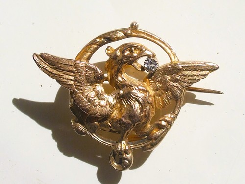 Tres belle broche chimere - belle,