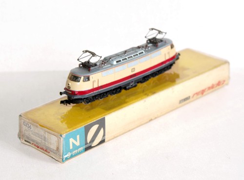 Arnold 0236 locomotive - arnold,
