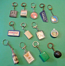 Lot de 13 porte-clés années
