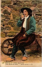 CPA Moeurs et Types Bretons - Jeune Homme de Ploure - Ancien Costume (431717)