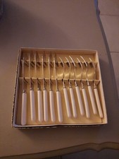 Menagère 12 Couverts 6 Couteaux Et 6 Fourchettes À Dessert