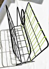 Porte revues en fil couleur noire avec fil jaune scoubidou vers les années 50