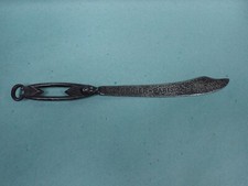 Ancien coupe papier forme sabre décoré de deux têtes de diable  -  Cordier Paris