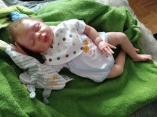 joli bébé reborn endormi