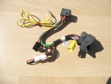 Faisceau autoradio ISO avec prise spéciale + connecteur jaune pour 4 RCA