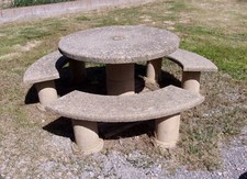 Table de jardin ronde - 3 bancs - (sur 34160)
