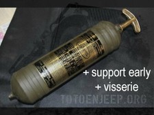 EXTINCTEUR PYRENE ORIGINAL + SUPPORT  . jeep willys dodge us ww2