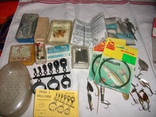 Lot ancien  Materiel De Pêche devrons Leurres avec boite et notice