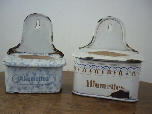 Emaillées boites allumettes