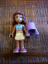 1 Lego Figurine Minifig Friends Officielle serveuse   infirmière brune plage