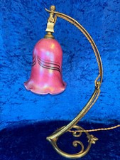 Lampe laiton art deco et tulipe pate de verre irisé loetz ou quezal