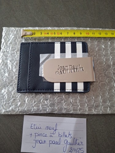 Etui neuf pince à - +, billets