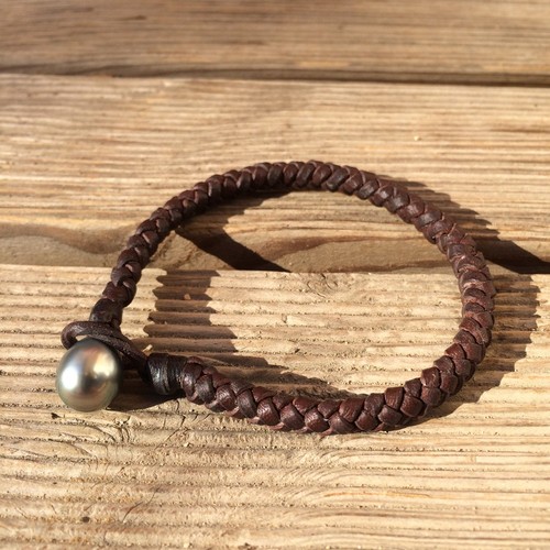 Perle tahiti sur cuir - sur,