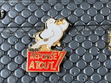 PINS PIN BADGE MEDIA REPONSE A TOUT PIGEON  SIGNE LISFRANC