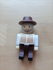 Jeujura , Personnage maison, châlet