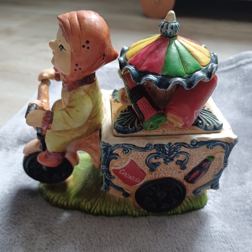 Figurine porcelaine triporteur - figurine,