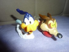 LOT 2 MINIFIGURINES  VIL