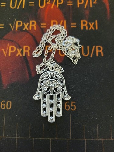 Collier pendentif main - , de