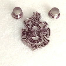 Pin's lapel pin pins Moto HARLEY DAVIDSON MOTOR MADE BY MILWAUKEE WIS Signé logo