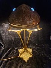 Lampe Art Nouveau en bronze doré martelé, cabochons bleus – vers 1900