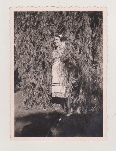 Jolie jeune femme tenue - jeune, en