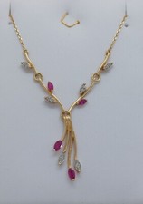 Magnifique collier en or jaune 750/1000 avec 4 Rubis et 8 petits diamants.