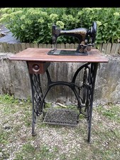 Collections 12 Machines Coudres + Tables Anciennes