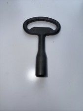 Ancienne clé tricoise pompier