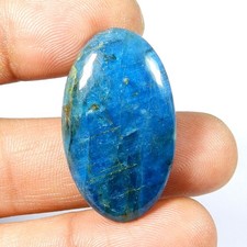 Cabochon apatite bleu fluo