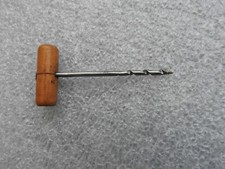 ANCIENNE VRILLE OUTIL DE