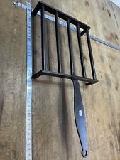 N. 12 Outil ancien￼ Grille  cheminée barbecue Porte casserole Poêlon