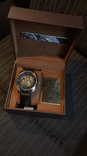 Montre mécanique style