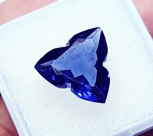 Naturel tanzanite bleue à - 8,