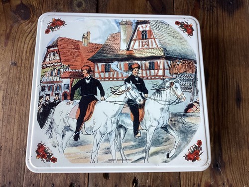 Boîte ancienne gâteau - boîte,