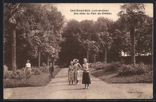 CPA Chateauvieux, Une allée du Parc du Château 1934 