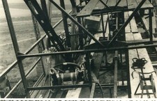 Carte PHoto à identifier Semble échafaudage Vu d'un portillon en bas