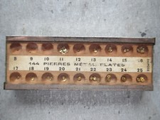 PIÉCES POUR HORLOGERIE.    PIERRES MÉTAL PLATES.