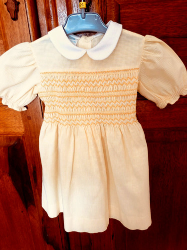 Belle robe jaune pale smocks