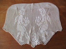 Rideau N°84 têtière blanc cassé crochet   38 x 32 cm anges putti