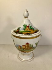 Joli sucrier en porcelaine de Paris, à décor polychrome d'une grande maison 1820