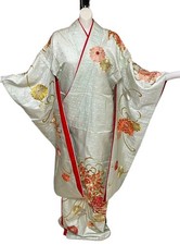 Kimono japonais Furisode L soie brodée vert pâle avec accent doré Occasion
