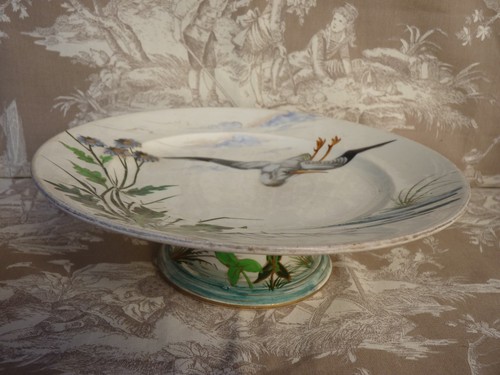 Plat sur pied - sur,