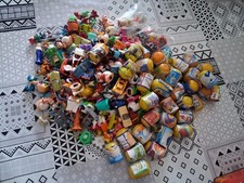 lot d'environ 2KG de jouet kinder voitures motos divers