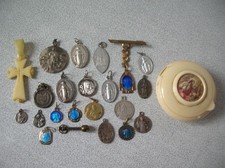 Lot d'anciens bijoux