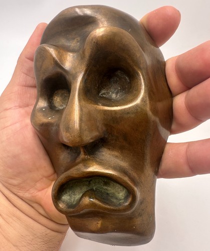 Curieuse sculpture masque - , bas