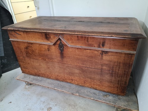 Coffre noyer ancien - en,