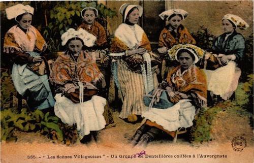Cpa les scenes - les, villageoises