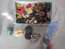 ENSEMBLE D'OBJETS VINTAGE MATÉRIEL DE COUTURE  BOUTONS PRESSIONS...